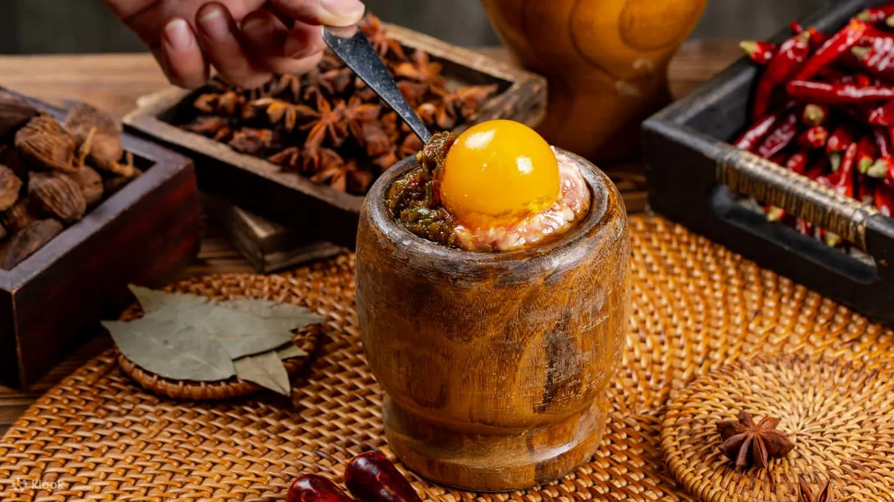 李扯拐老火锅 · 麻辣鲜香重庆魂 | 东郊记忆店